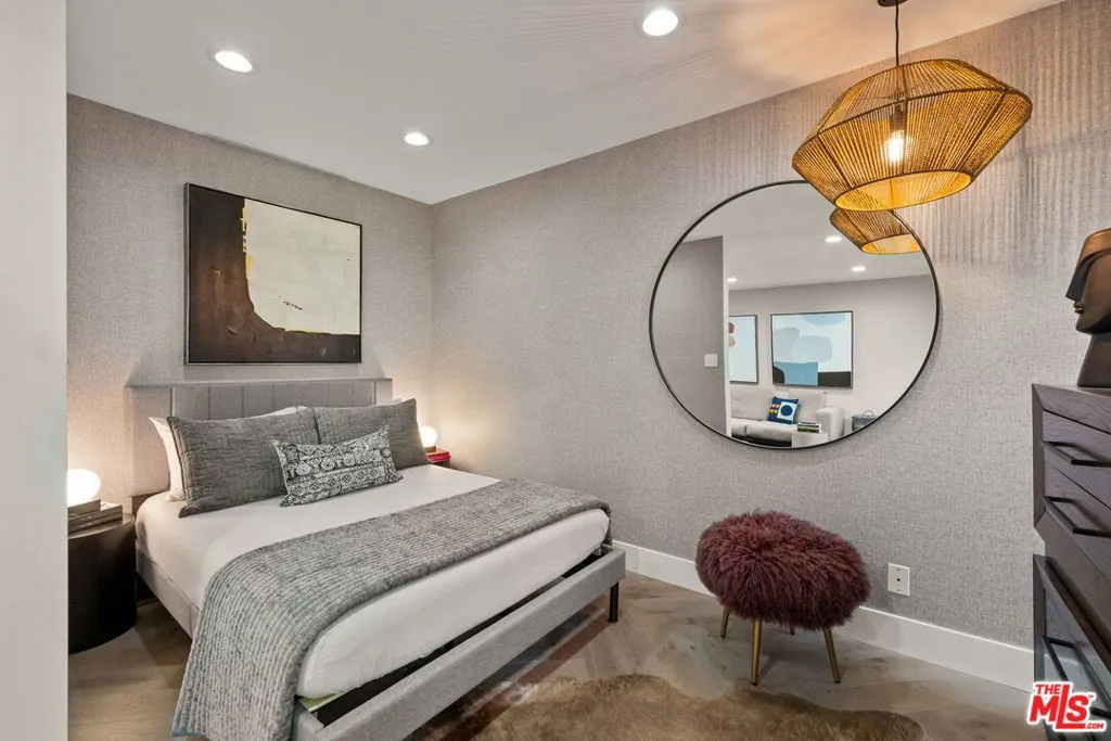 950 N Kings Road 233, West Hollywood, California 90069 home-pic-4